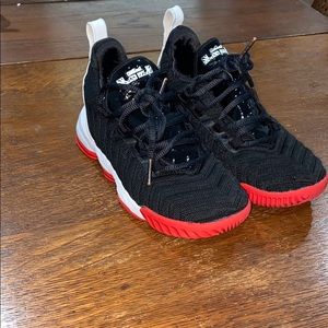 lebron 16 shoes boys